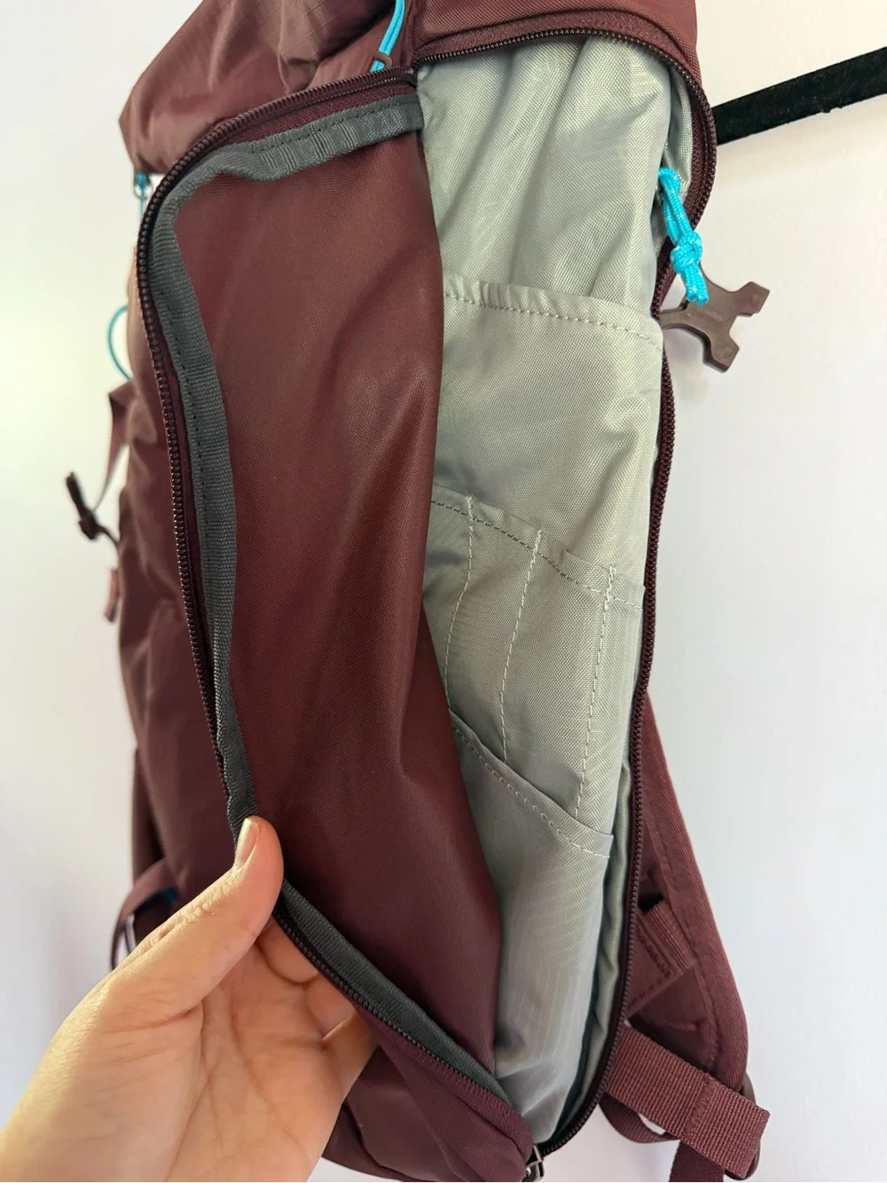 NWOT REI Maroon Ruckpack 18L Camping Hiking Backpack with Turquoise Accents